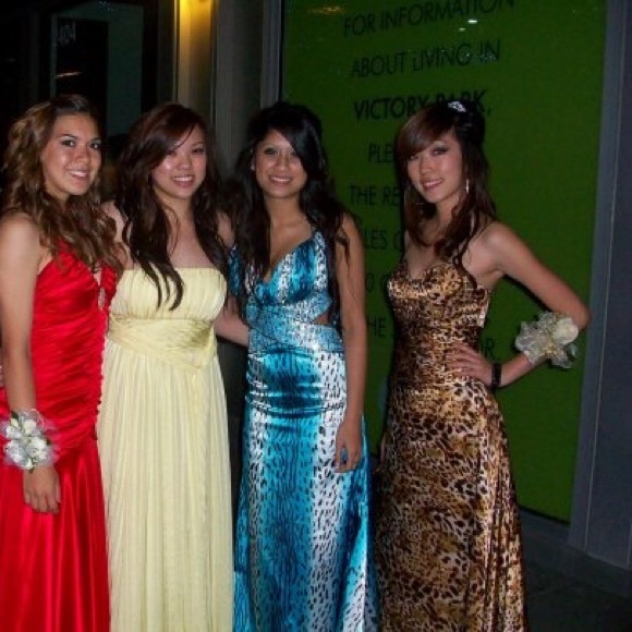 PROM DRESS - Picture 6 of 6